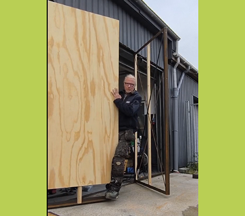 Svejsning og opsætning af 3 x jerndøre (Autoværksted 1,5 x 4 meter)